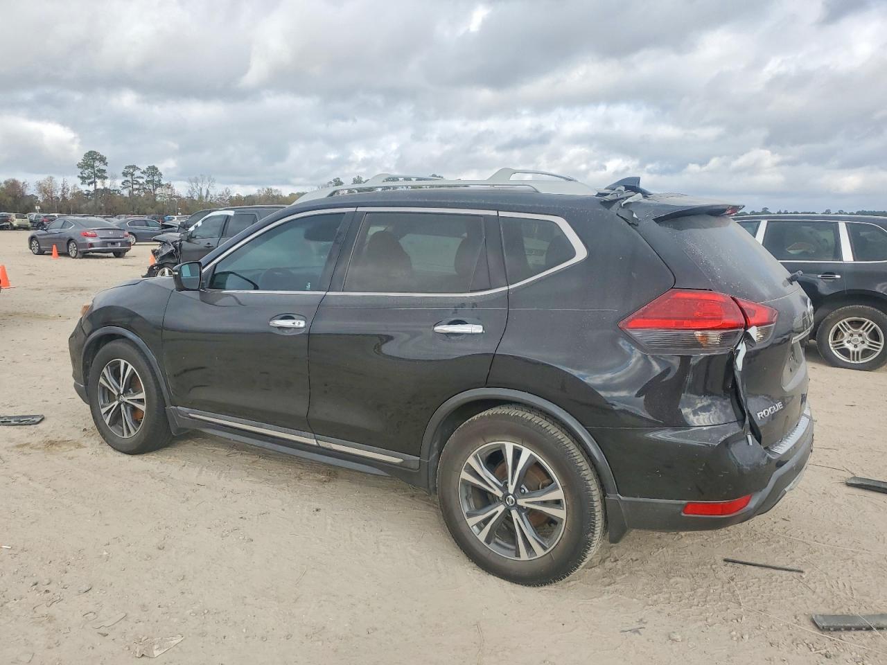 2017 NISSAN ROGUE S photo 2