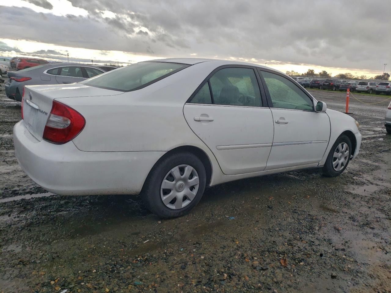 2003 TOYOTA CAMRY LE photo 3