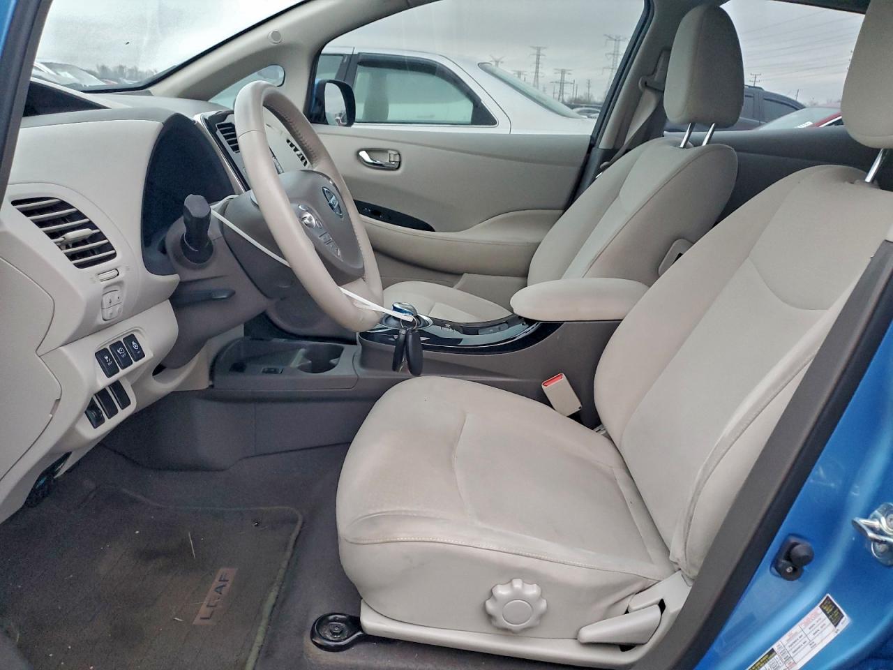 2012 NISSAN LEAF SV photo 7