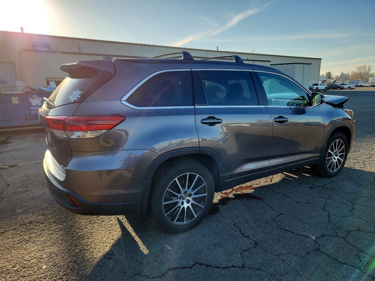 2018 TOYOTA HIGHLANDER SE photo 3