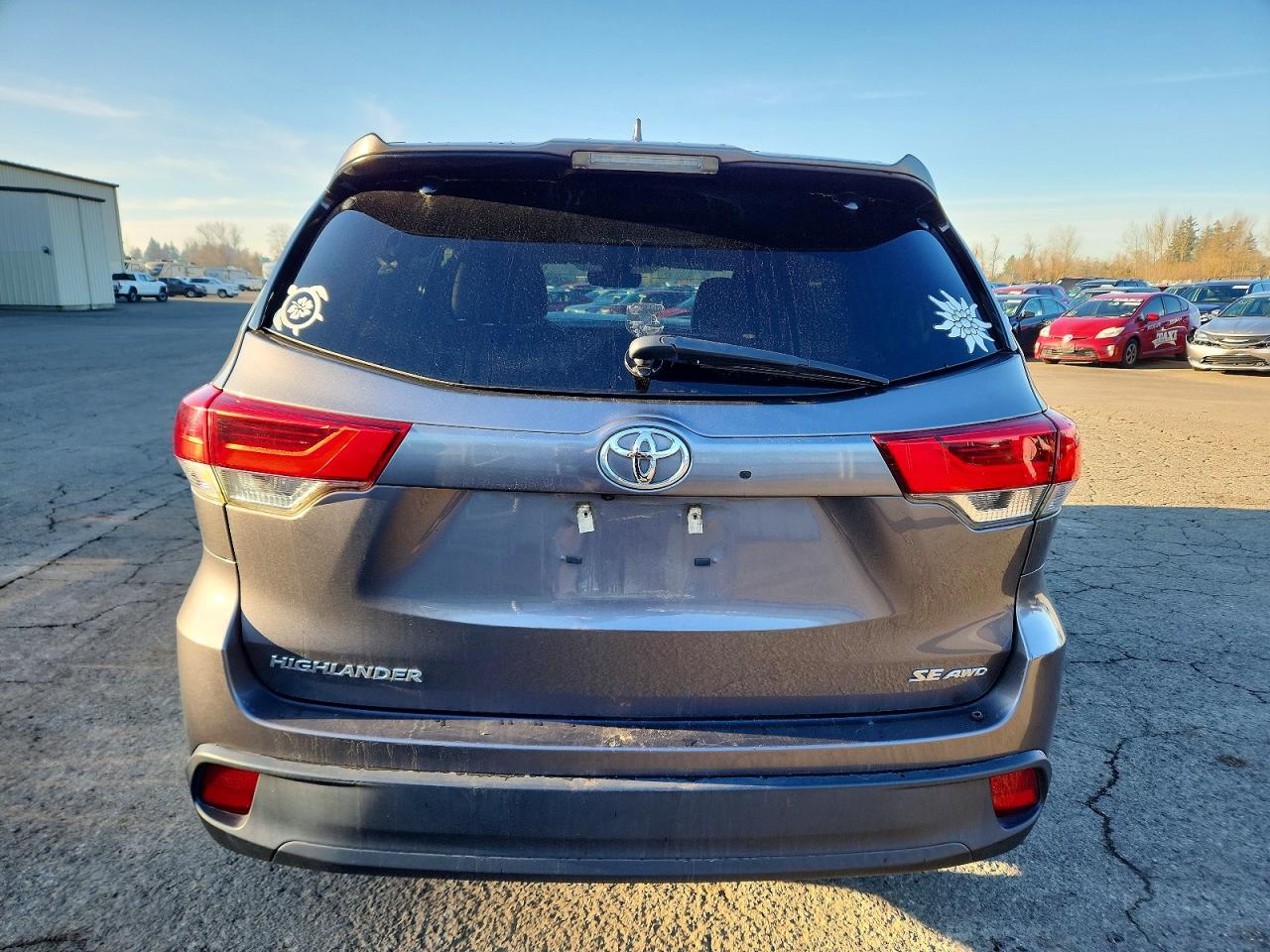 2018 TOYOTA HIGHLANDER SE photo 6