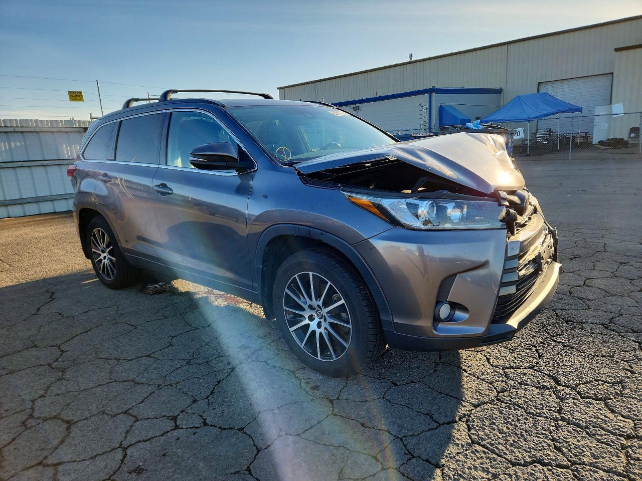 2018 TOYOTA HIGHLANDER SE photo 4