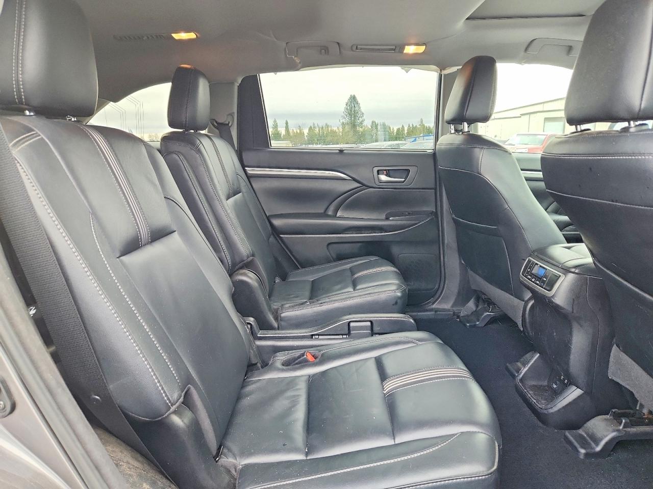 2018 TOYOTA HIGHLANDER SE photo 10
