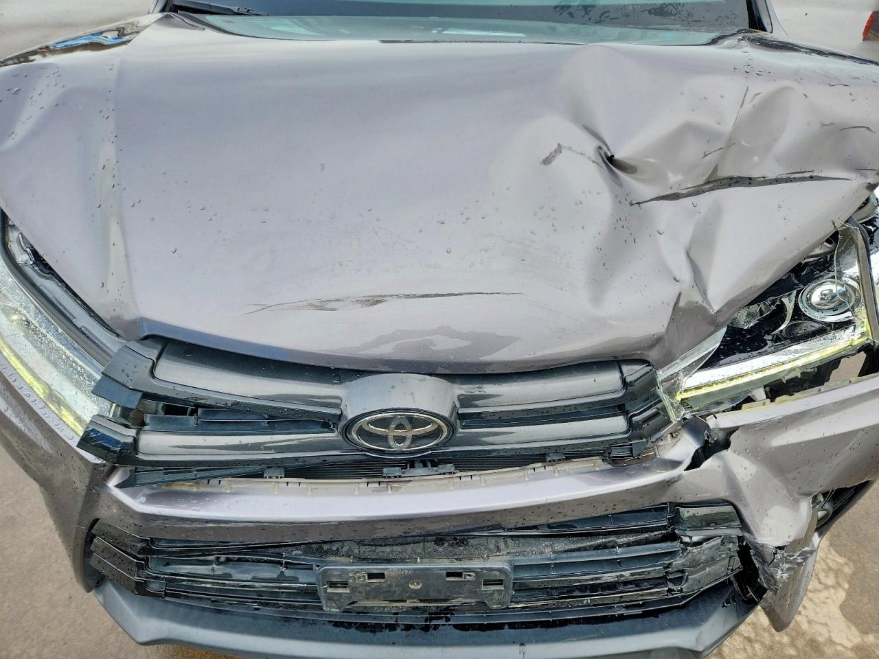 2018 TOYOTA HIGHLANDER SE photo 11