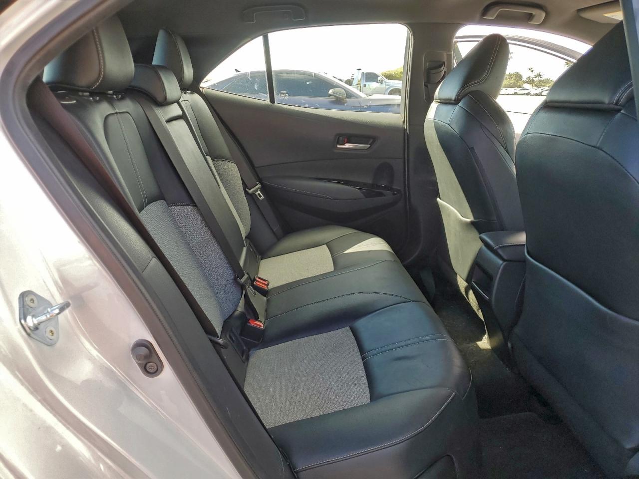 2021 TOYOTA COROLLA XSE photo 10