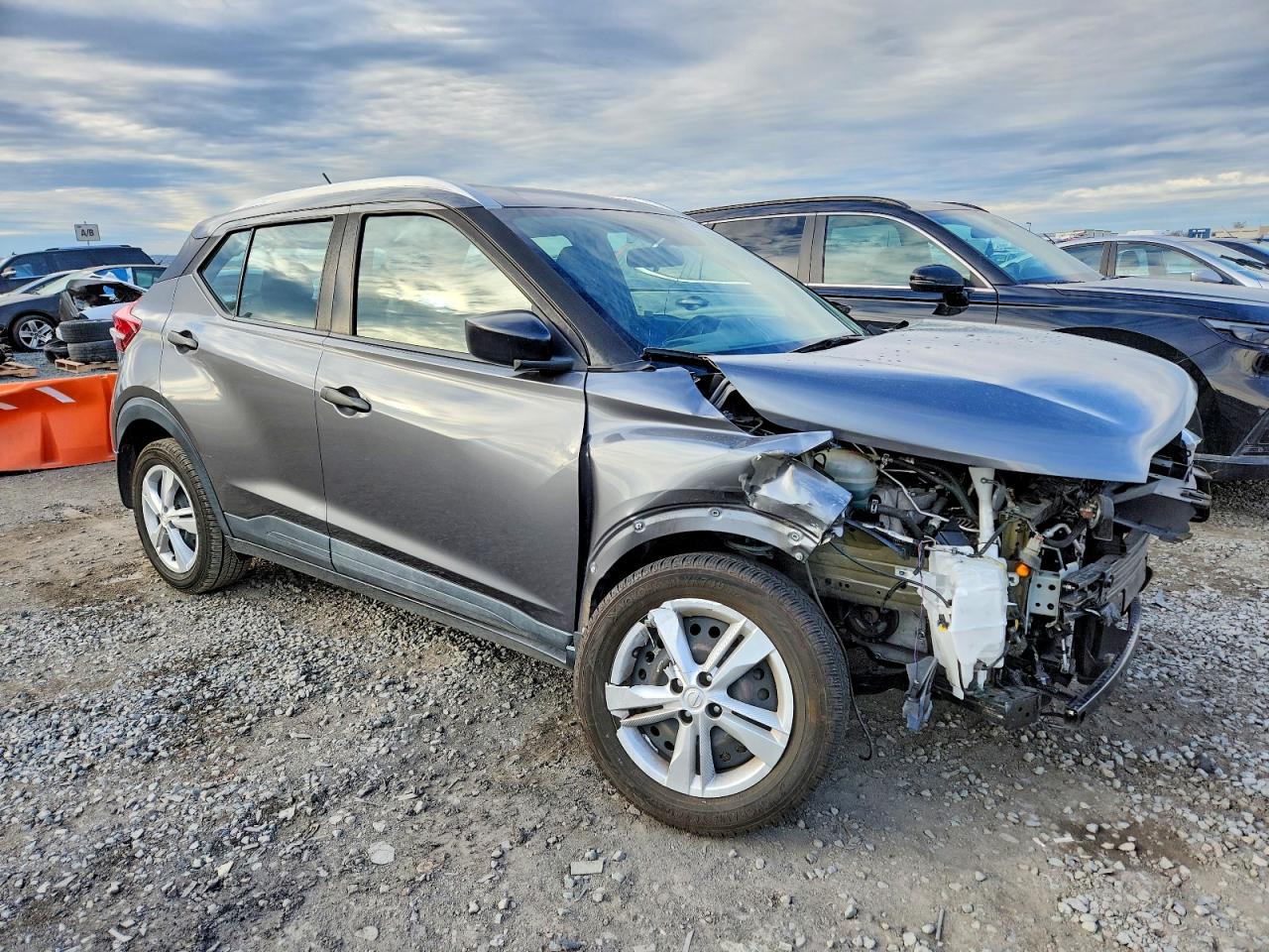 2019 NISSAN KICKS S photo 4