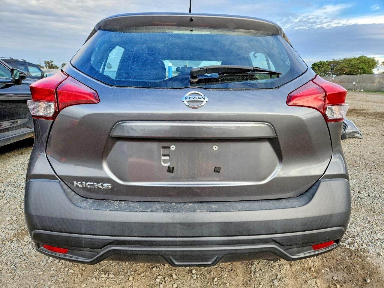 2019 NISSAN KICKS S photo 6