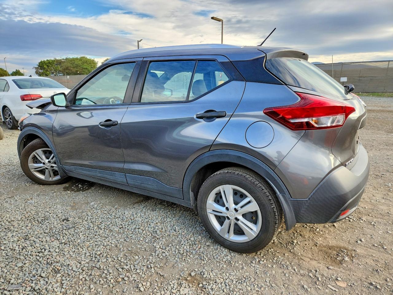 2019 NISSAN KICKS S photo 2