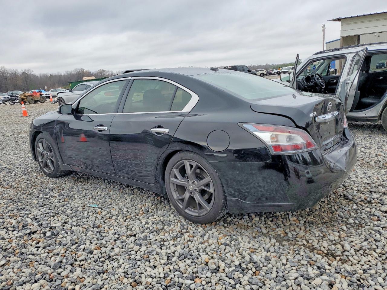 2013 NISSAN MAXIMA S photo 2