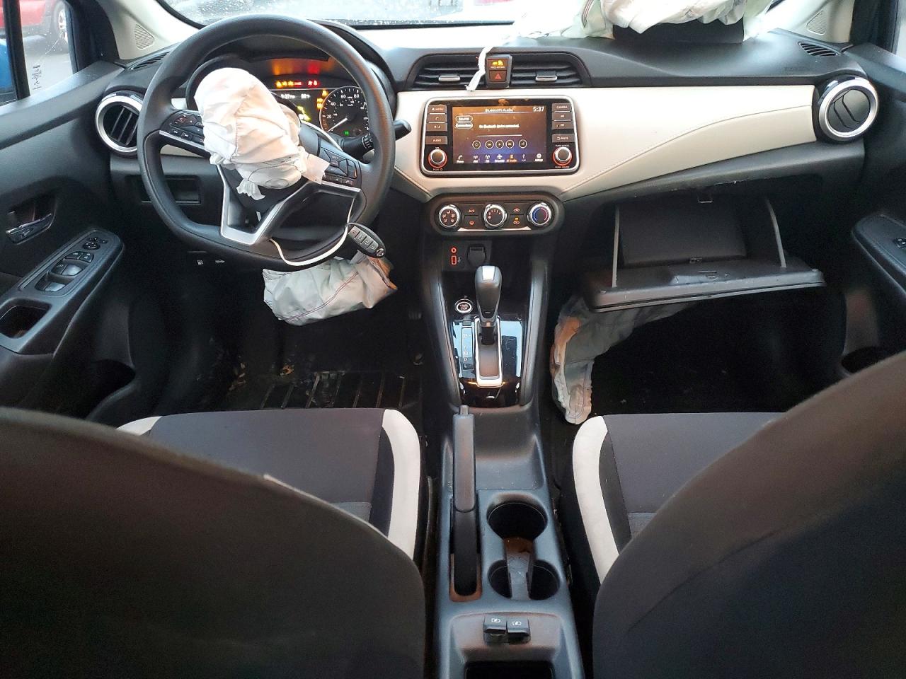 2021 NISSAN VERSA SV photo 8