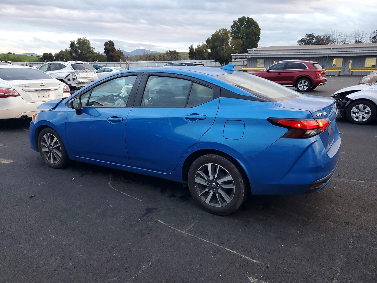 2021 NISSAN VERSA SV photo 2