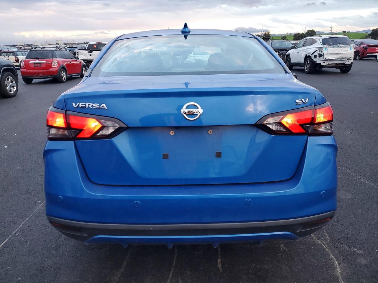 2021 NISSAN VERSA SV photo 6