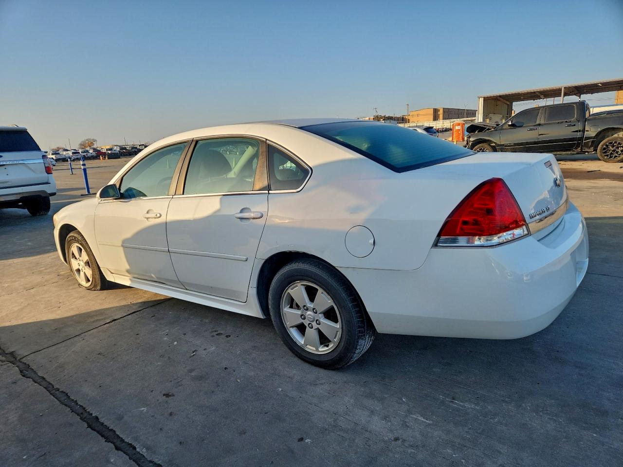 2011 CHEVROLET IMPALA LT photo 2