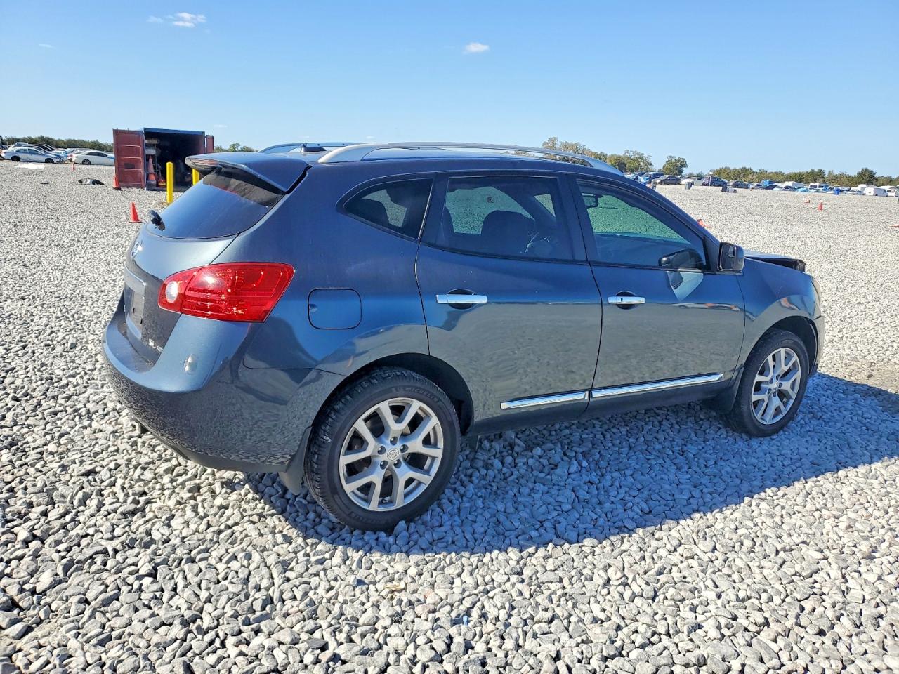 2013 NISSAN ROGUE S photo 3
