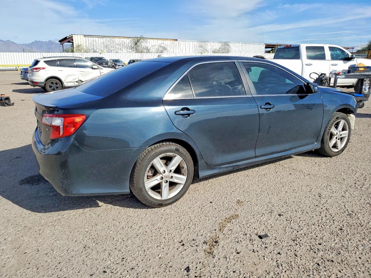 2014 TOYOTA CAMRY L photo 3