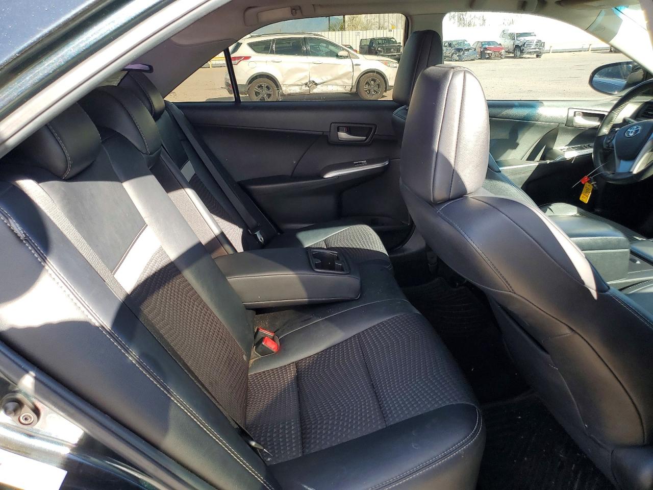 2014 TOYOTA CAMRY L photo 10