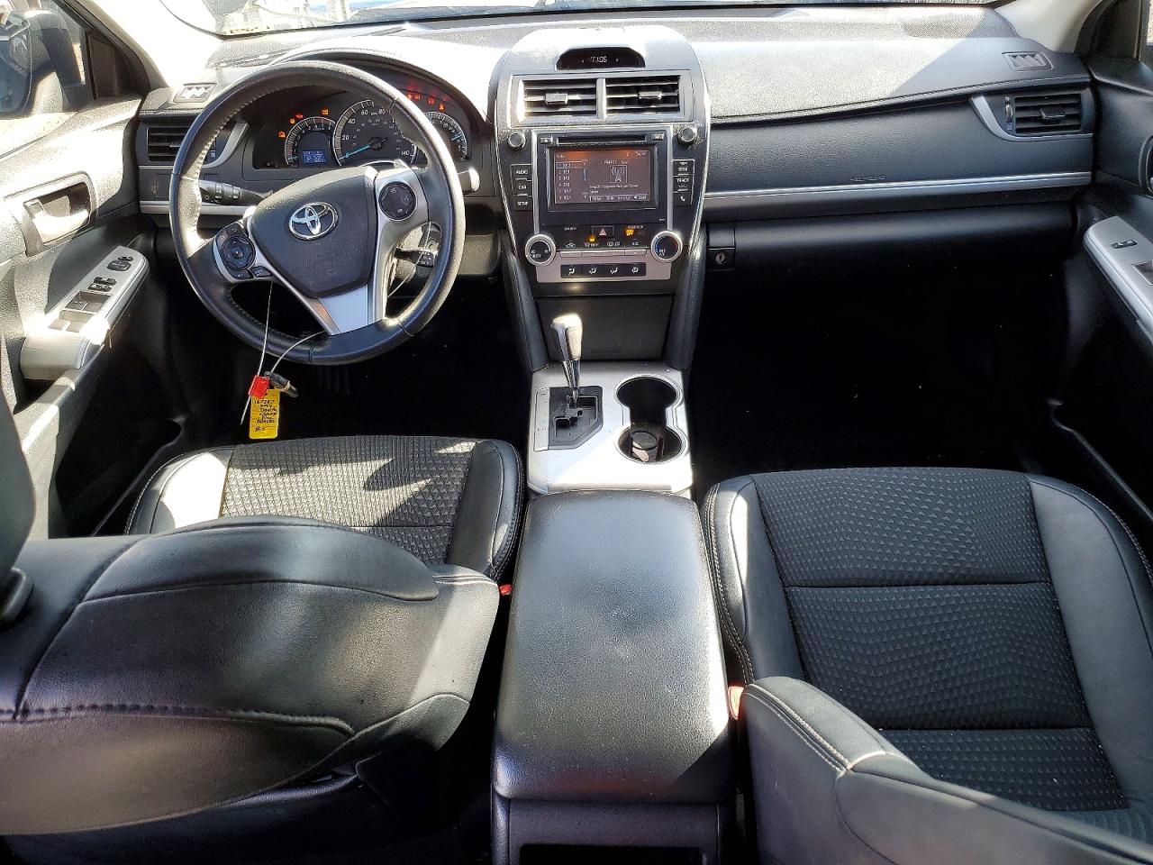 2014 TOYOTA CAMRY L photo 8