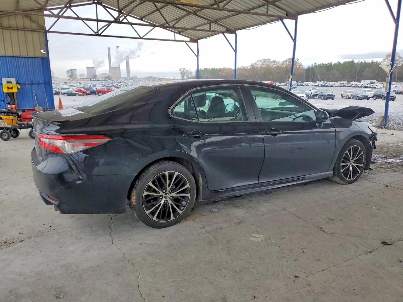 2018 TOYOTA CAMRY L photo 3