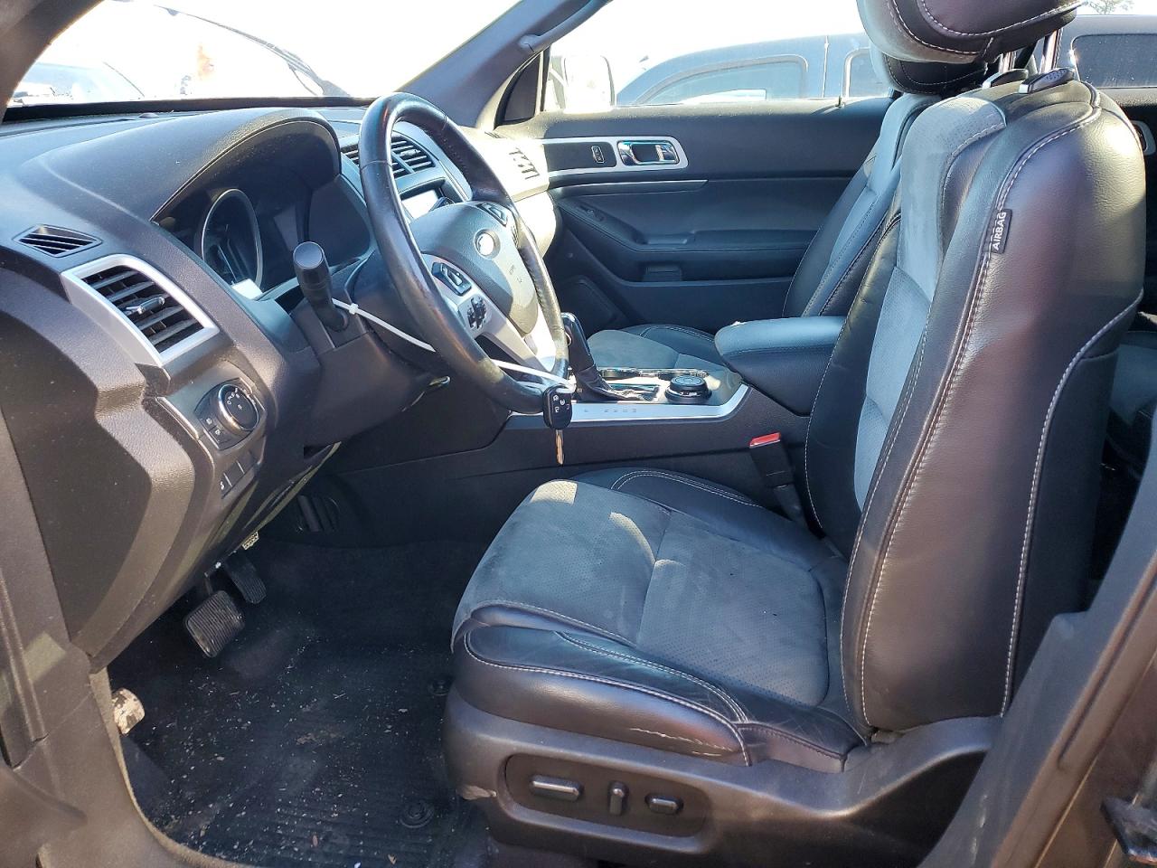 2015 FORD EXPLORER XLT photo 13