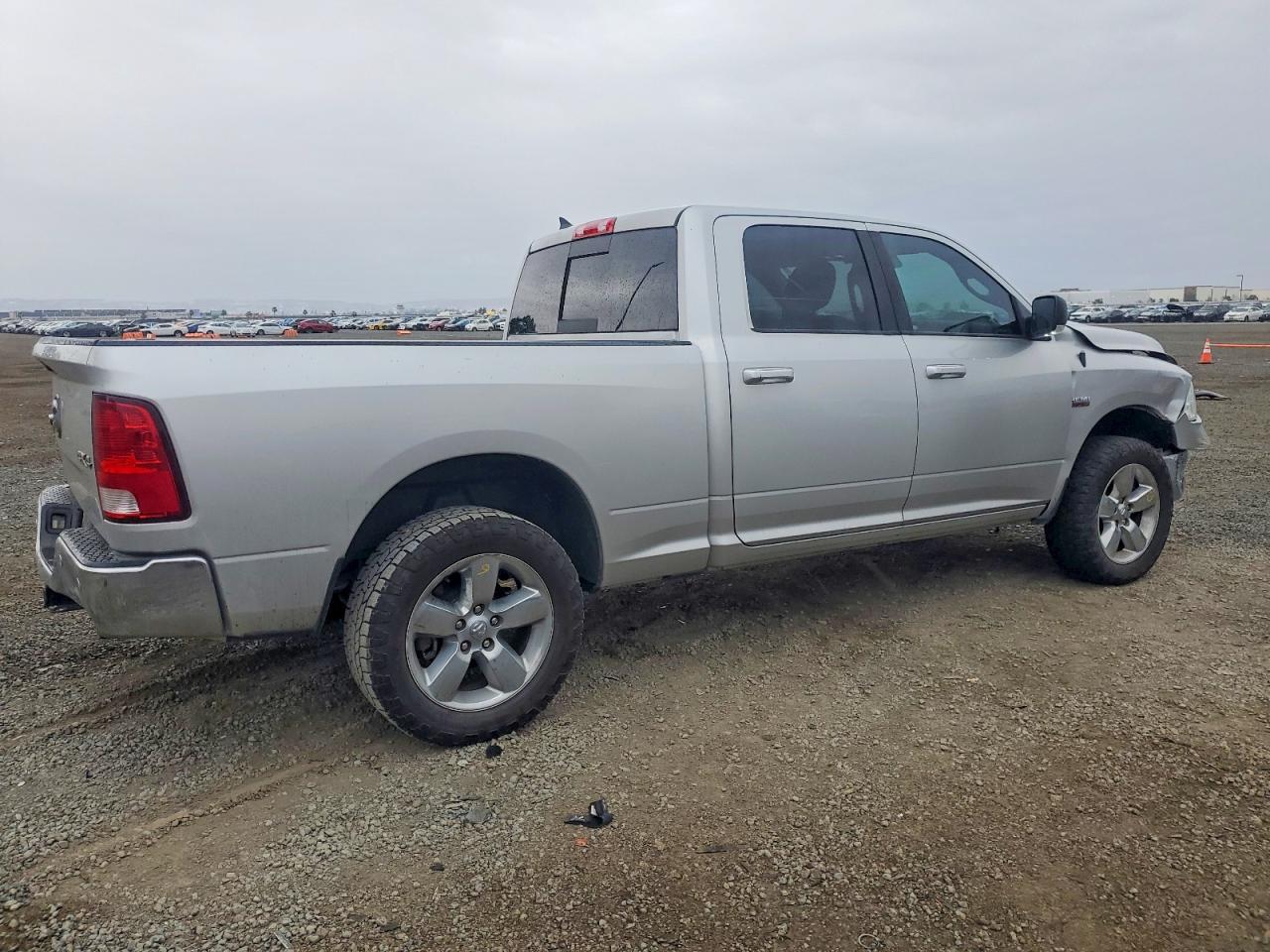 2019 RAM 1500 CLASSIC SLT photo 3