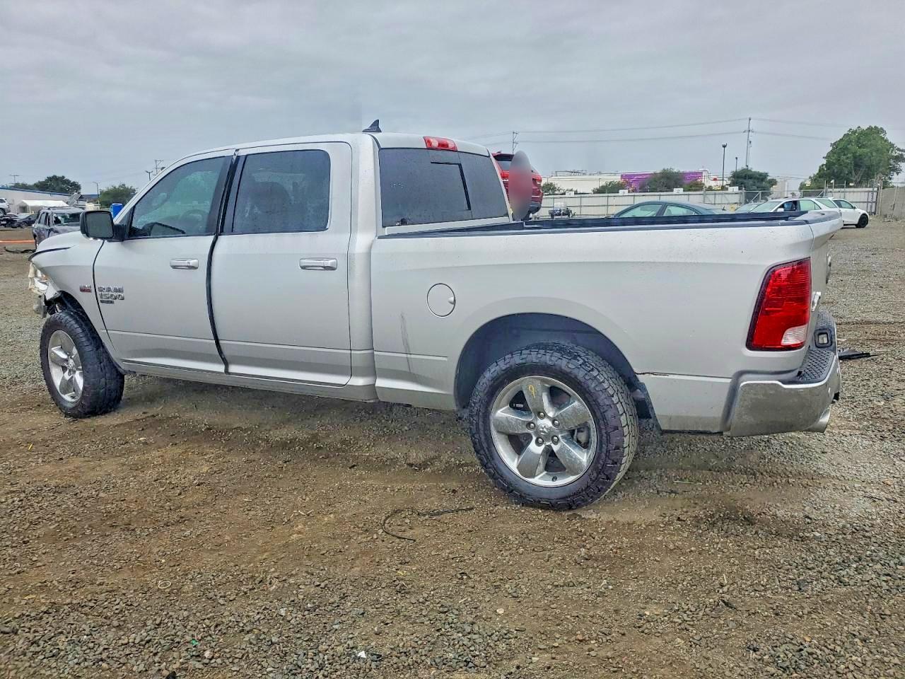 2019 RAM 1500 CLASSIC SLT photo 2