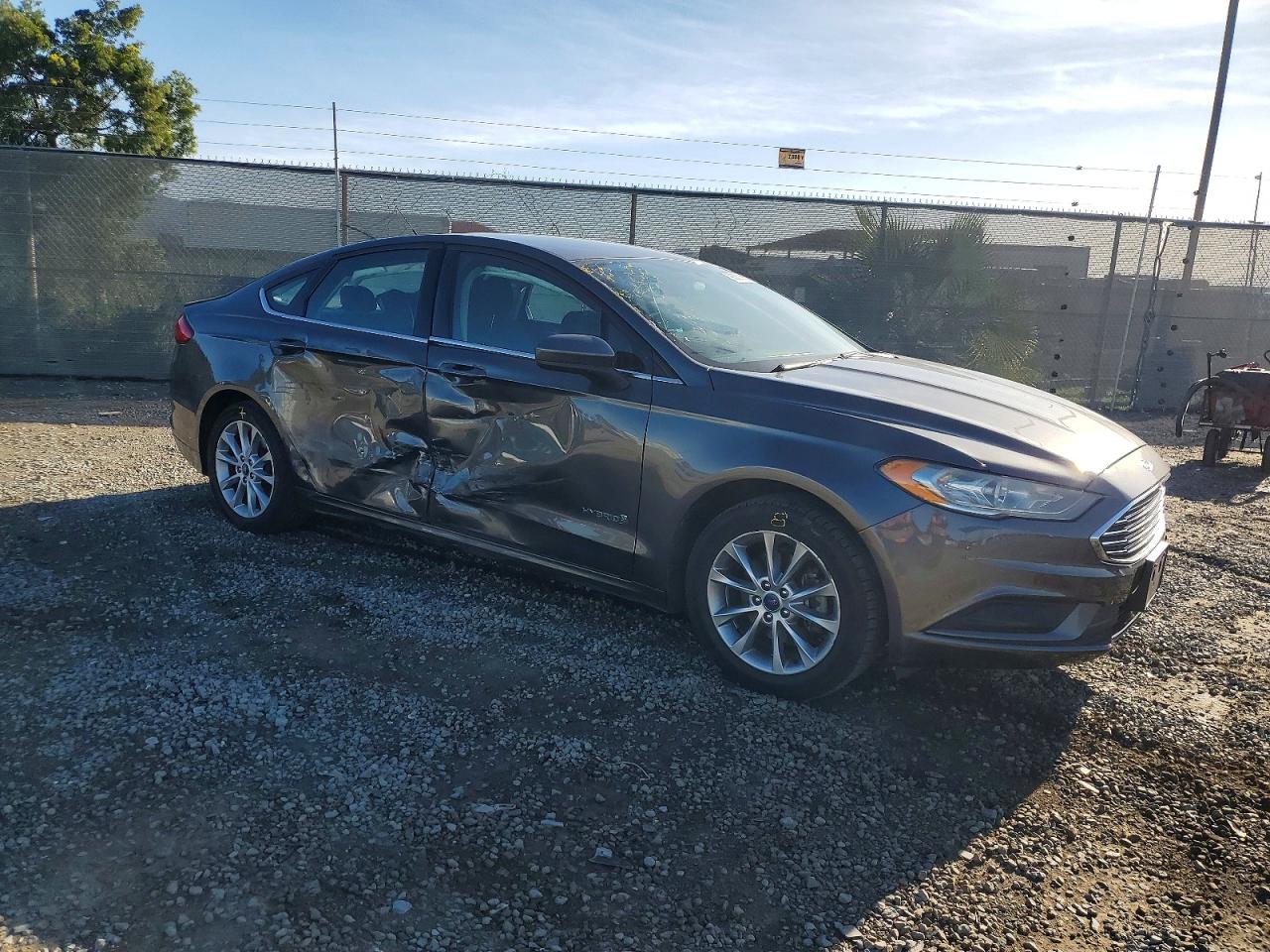 2017 FORD FUSION SE HYBRID photo 4