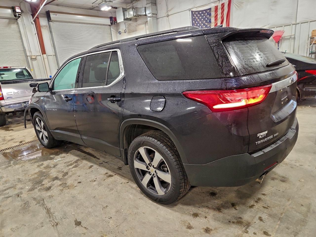 2020 CHEVROLET TRAVERSE LT photo 2