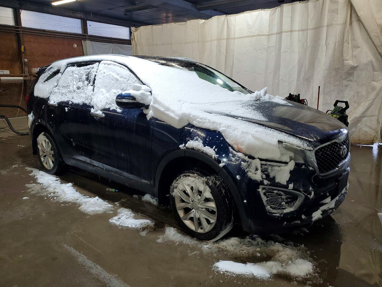 2016 KIA SORENTO LX photo 4