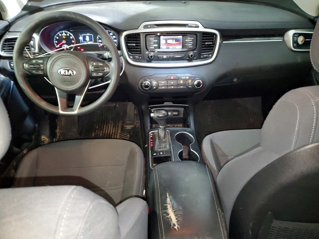 2016 KIA SORENTO LX photo 8