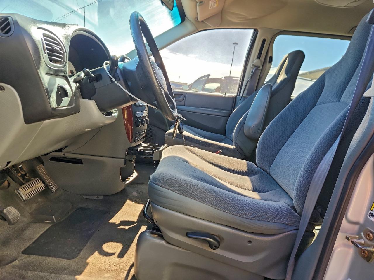 2005 CHRYSLER TOWN & COUNTRY photo 7