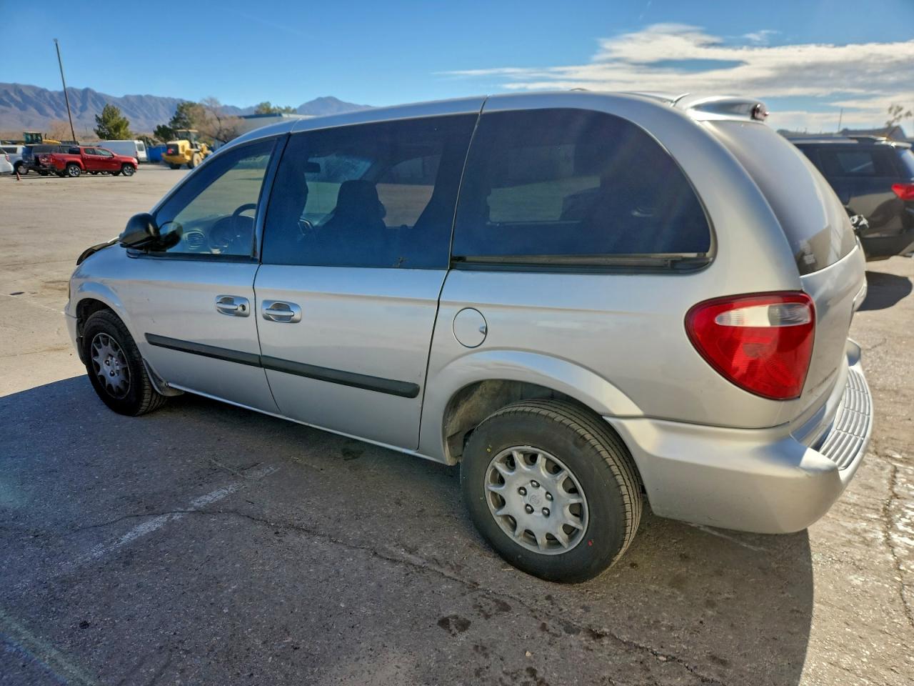 2005 CHRYSLER TOWN & COUNTRY photo 2