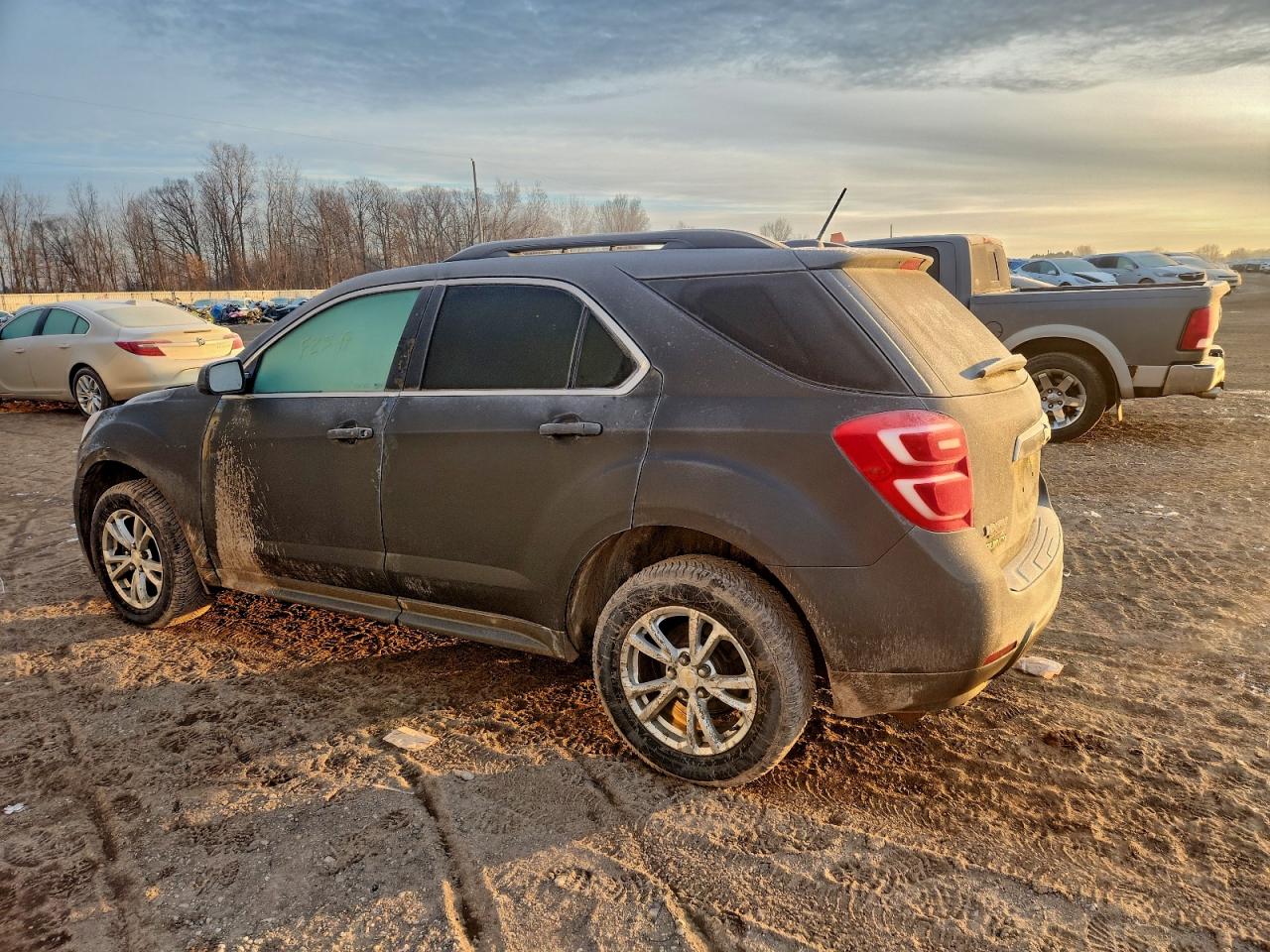 2017 CHEVROLET EQUINOX LT photo 3