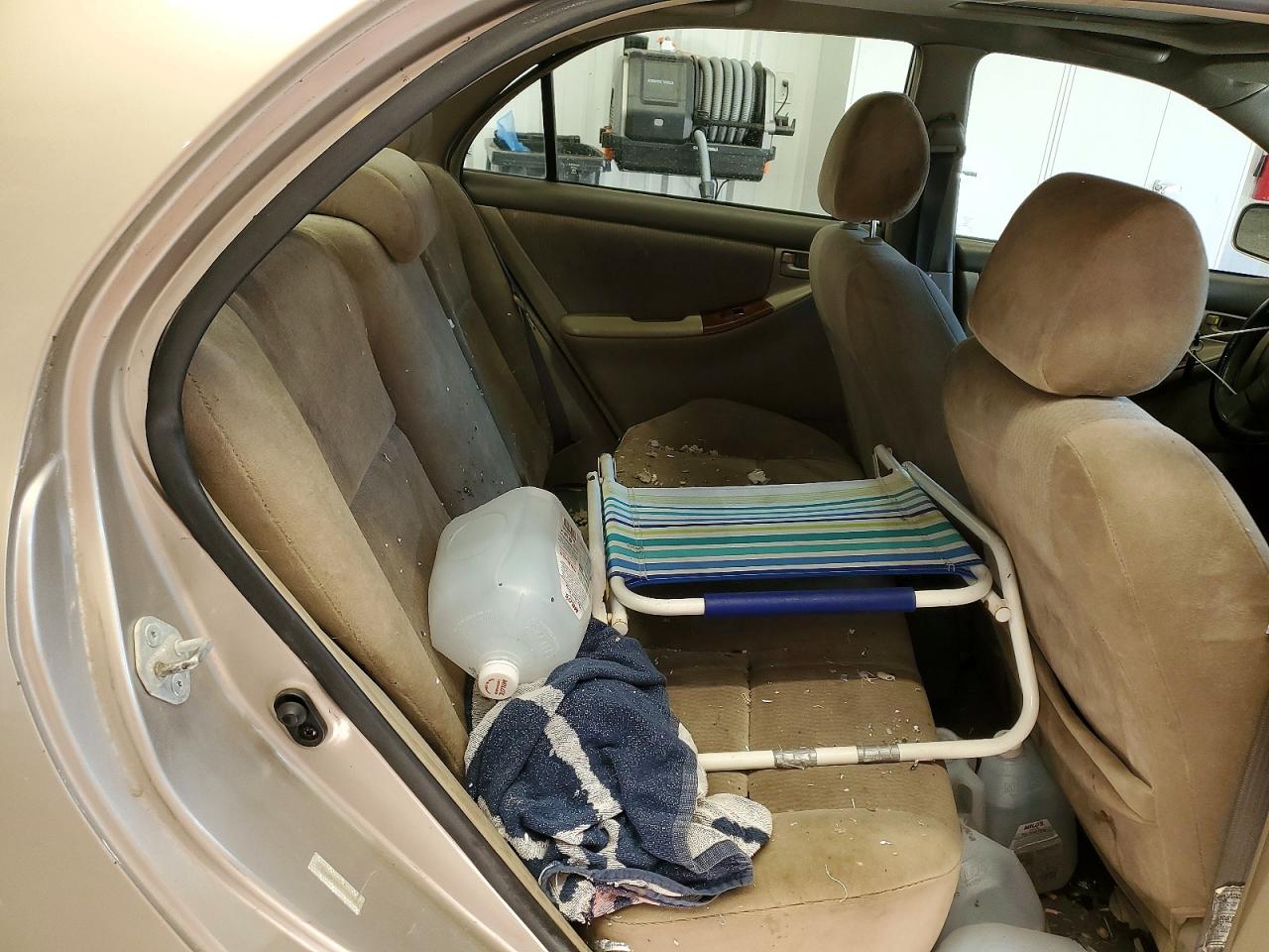 2005 TOYOTA COROLLA LE photo 10