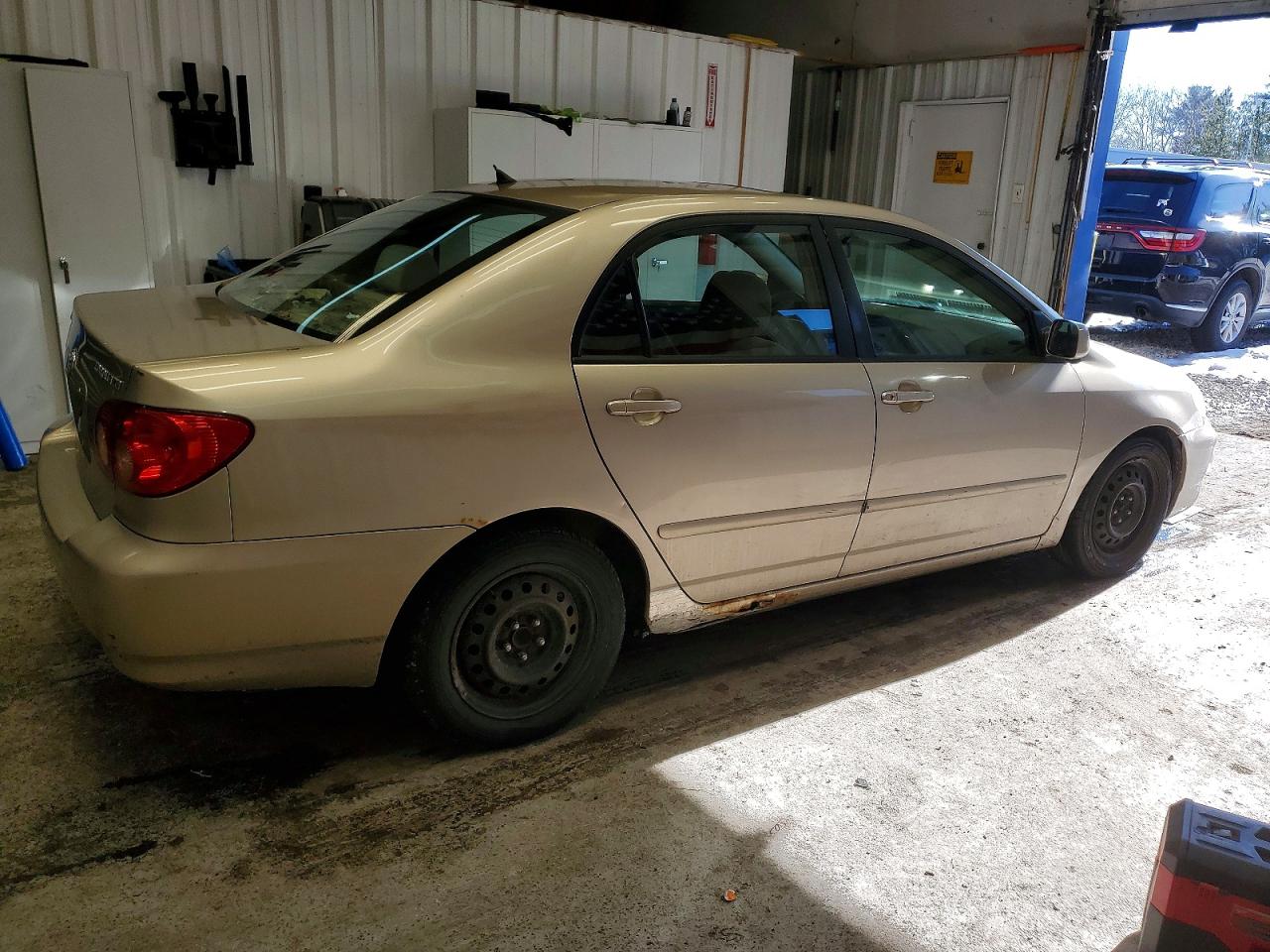 2005 TOYOTA COROLLA LE photo 3