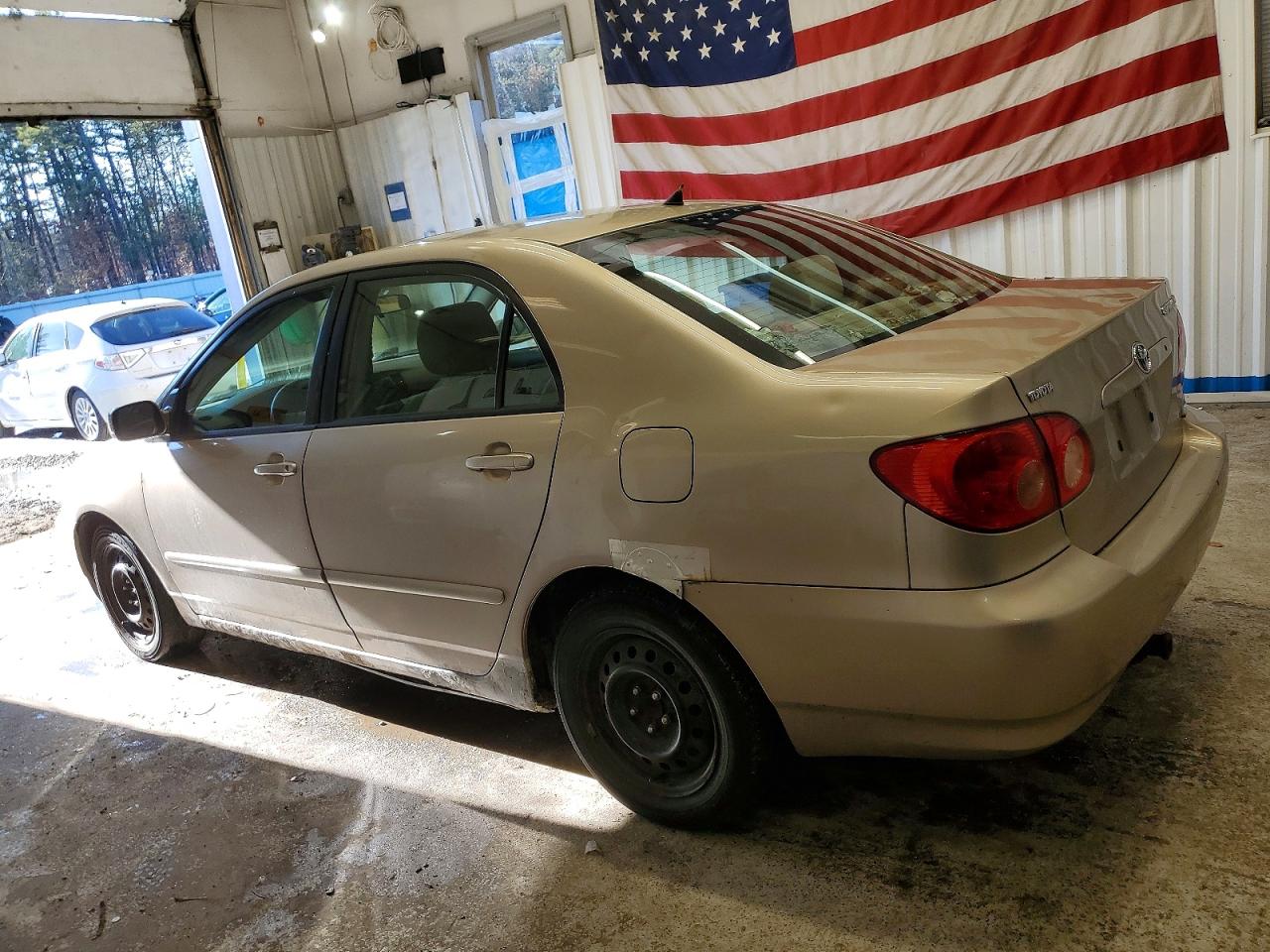 2005 TOYOTA COROLLA LE photo 2