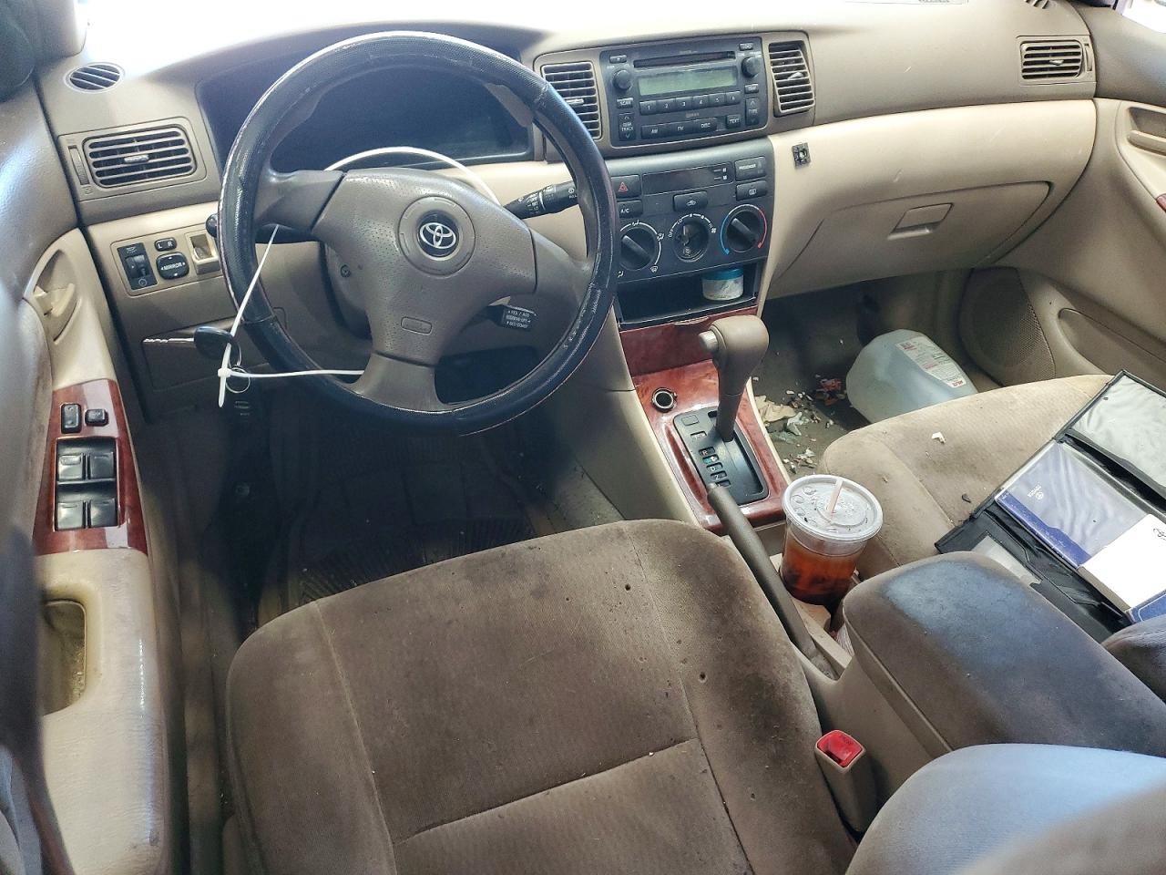 2005 TOYOTA COROLLA LE photo 8