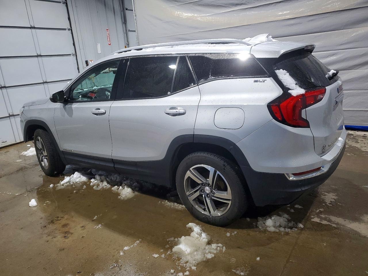 2019 GMC TERRAIN SLT photo 2