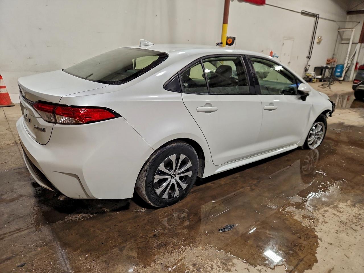 2022 TOYOTA COROLLA LE photo 3
