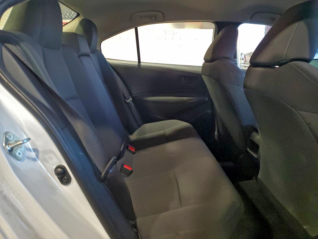 2022 TOYOTA COROLLA LE photo 10