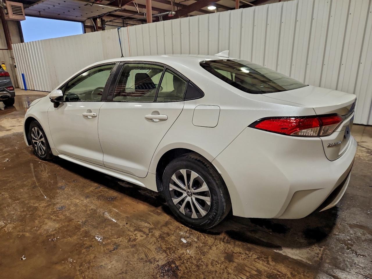 2022 TOYOTA COROLLA LE photo 2