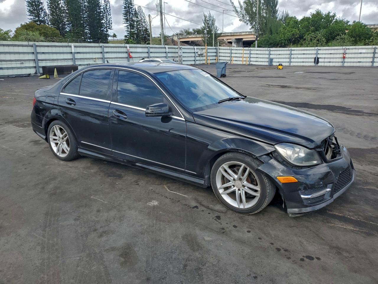 2014 MERCEDES-BENZ C 250 photo 4