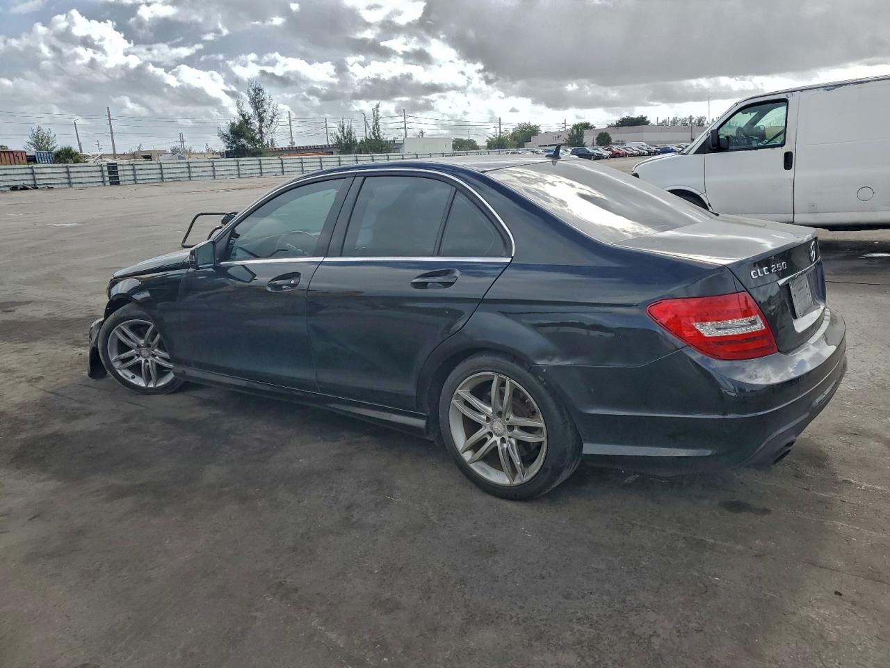 2014 MERCEDES-BENZ C 250 photo 2