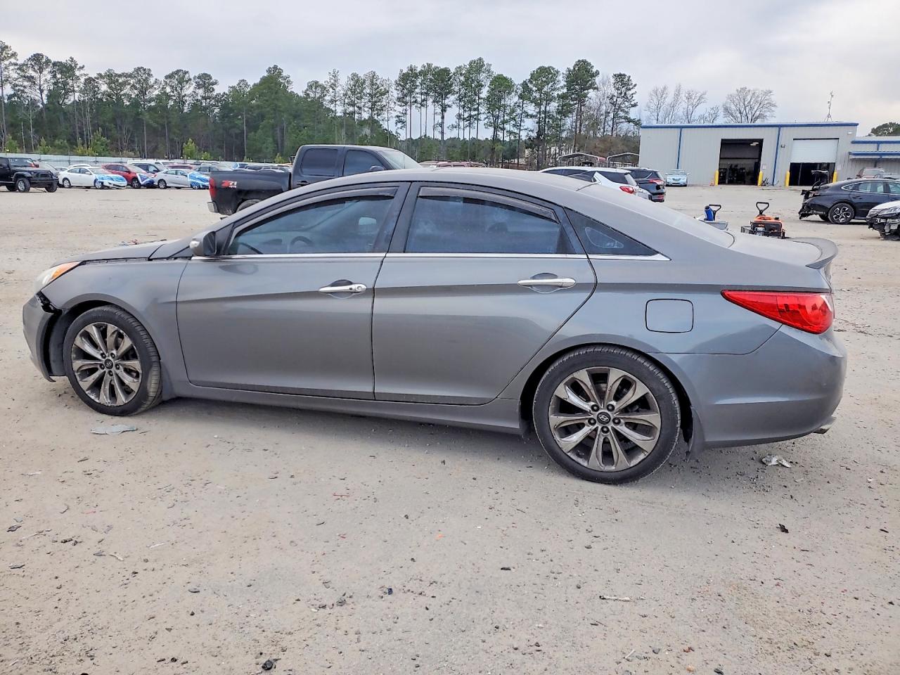 2013 HYUNDAI SONATA SE photo 2