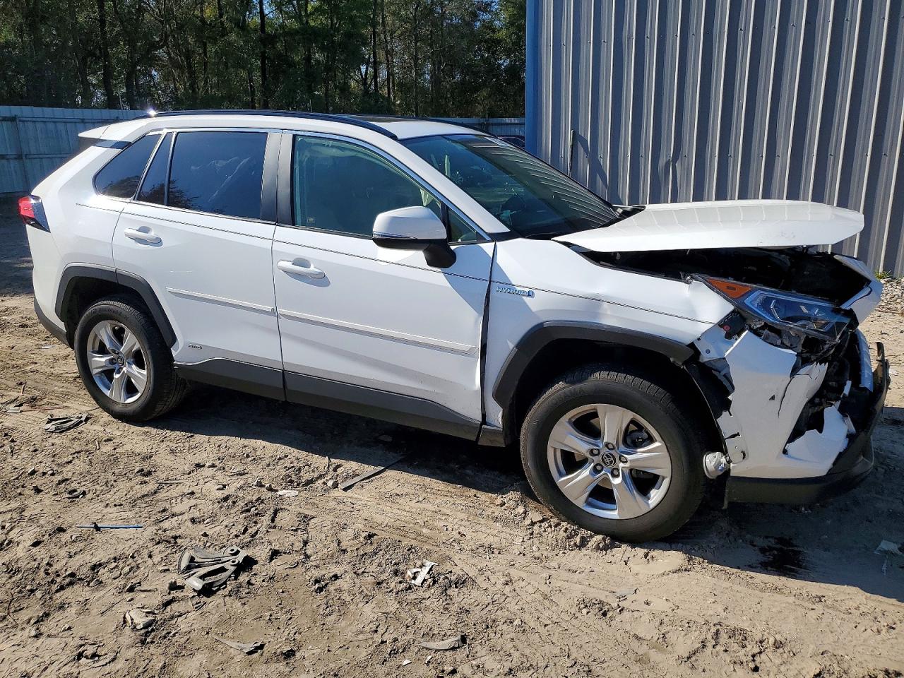 2019 TOYOTA RAV4 XLE photo 4