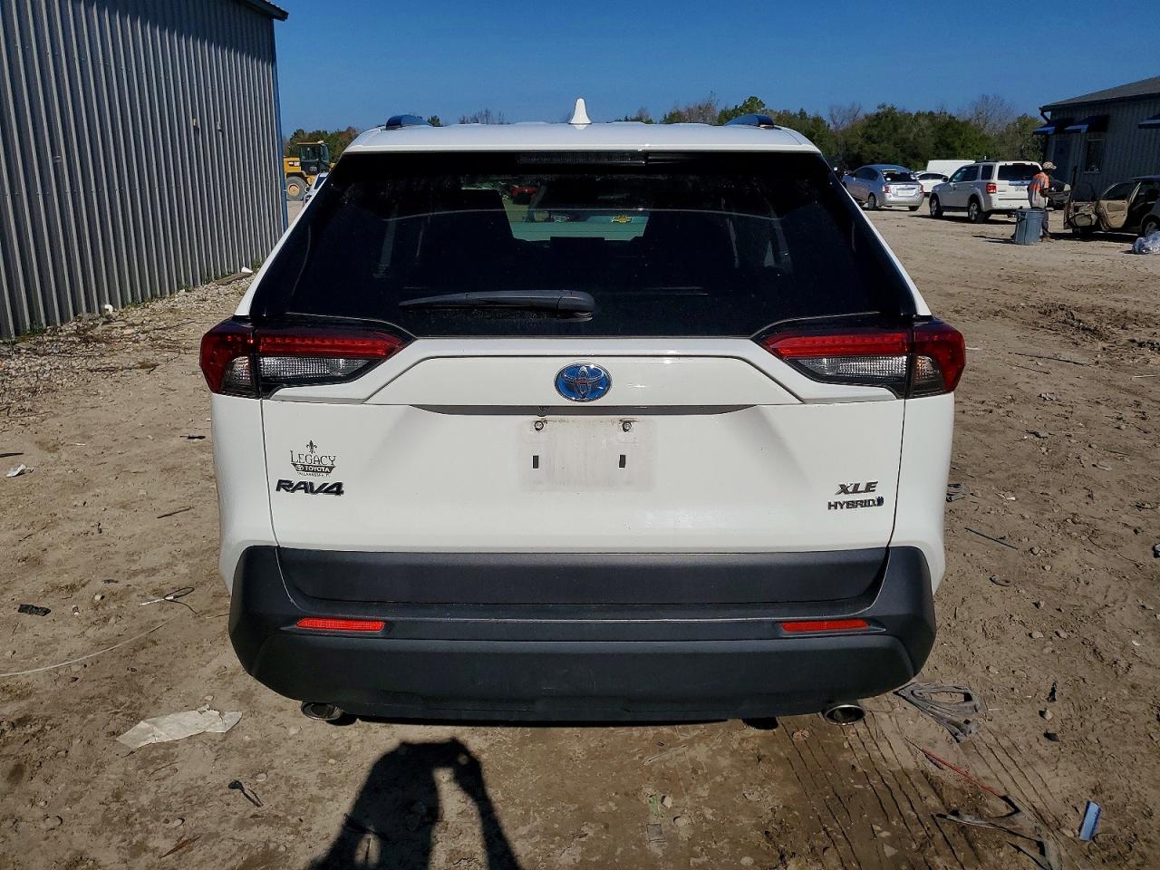 2019 TOYOTA RAV4 XLE photo 6