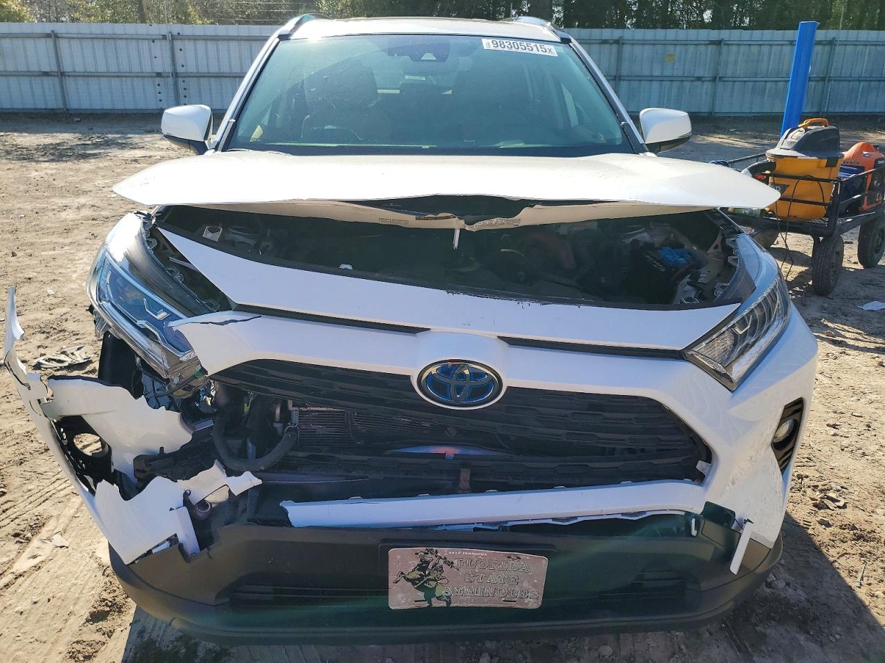 2019 TOYOTA RAV4 XLE photo 5