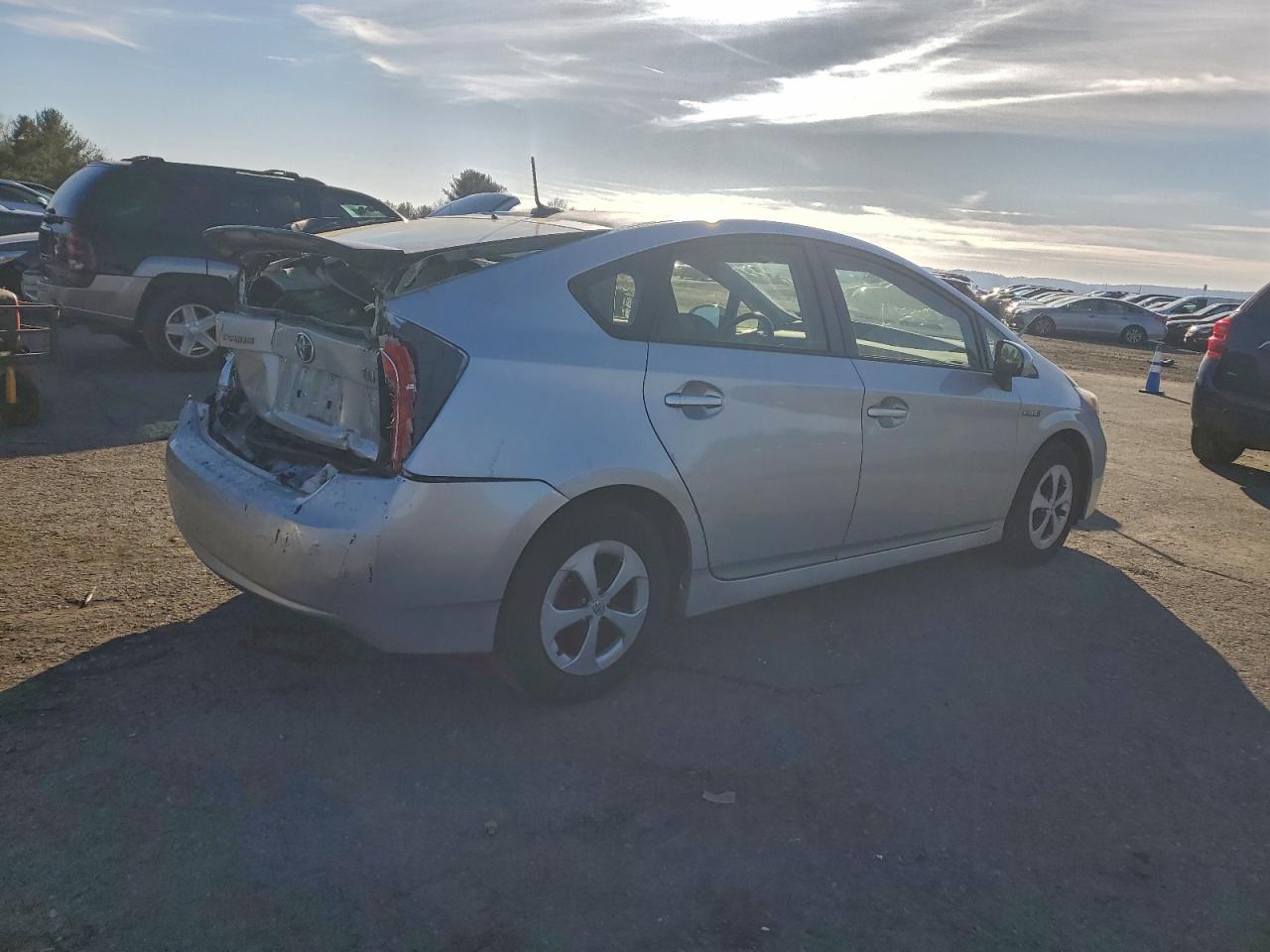 2013 TOYOTA PRIUS photo 3