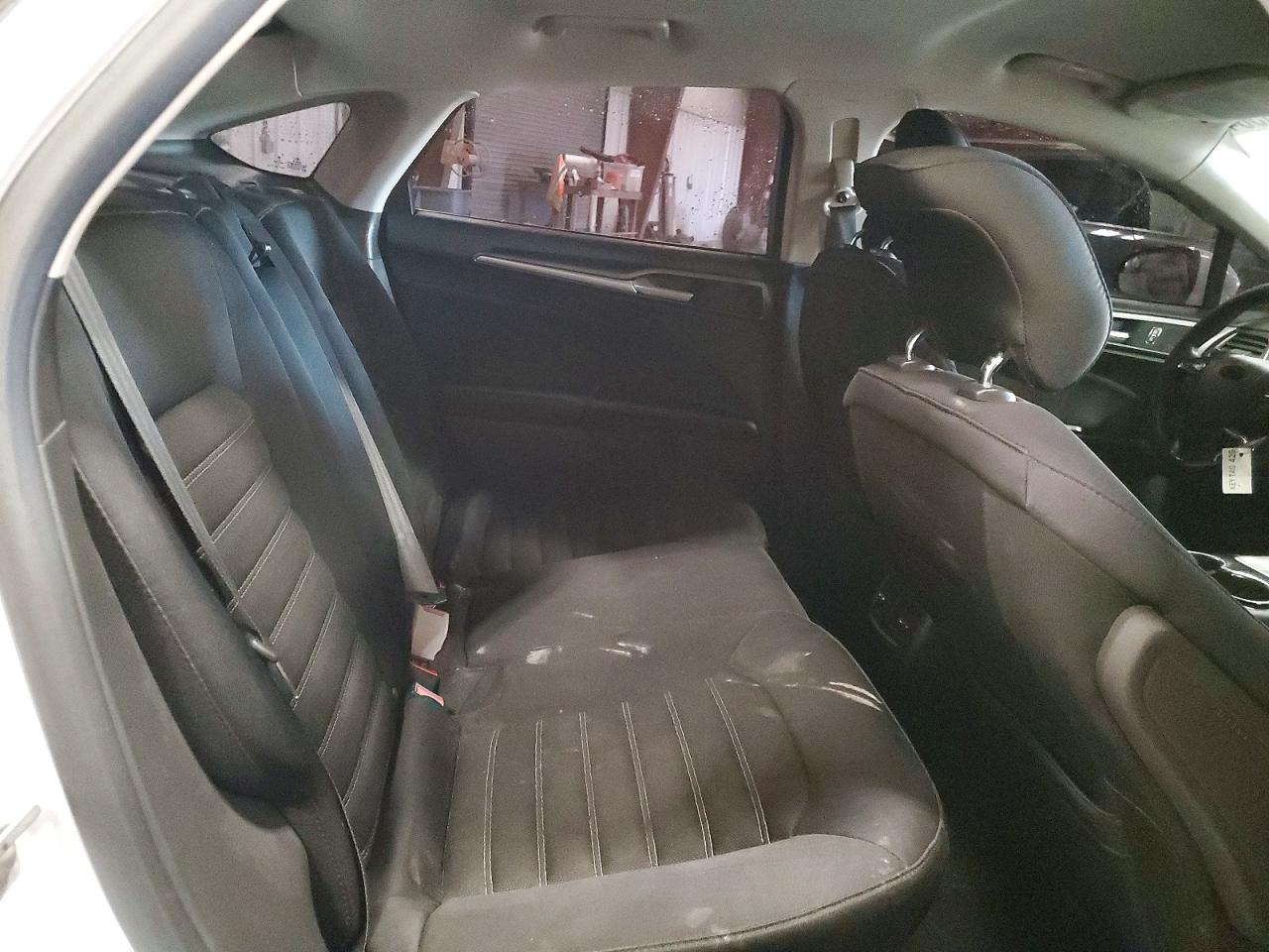 2014 FORD FUSION SE photo 19