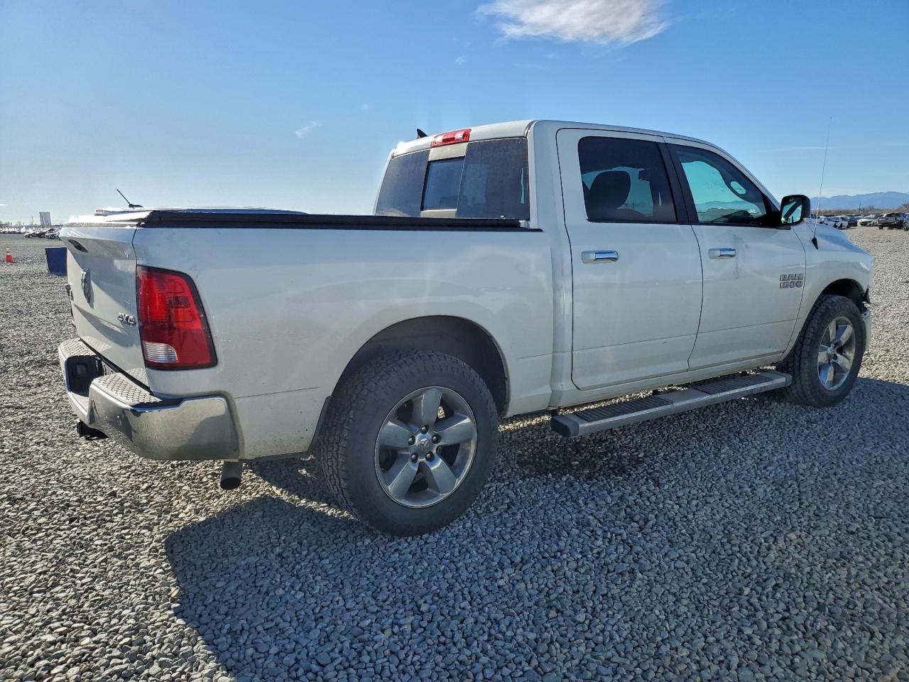 2017 RAM 1500 SLT photo 3
