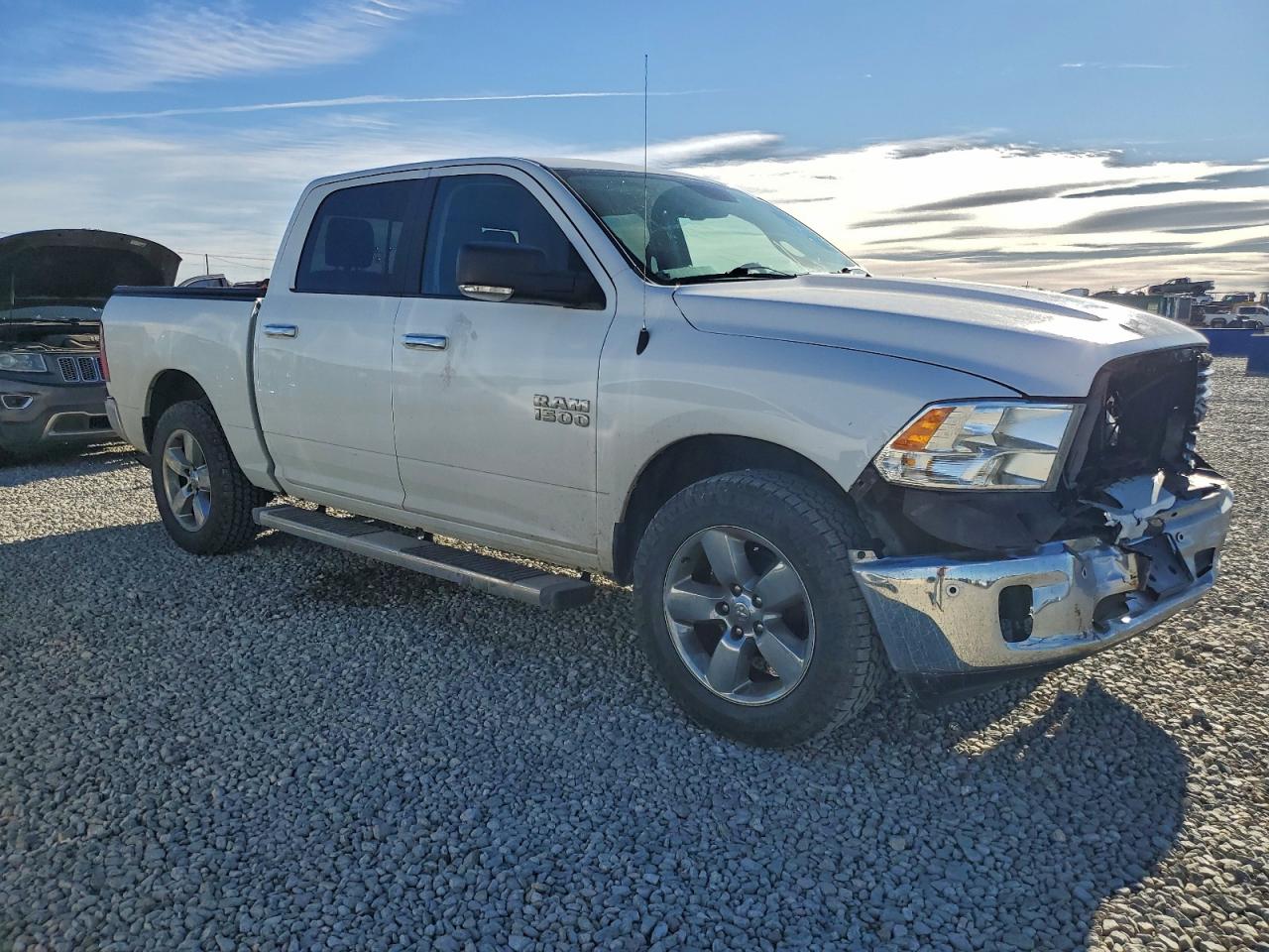 2017 RAM 1500 SLT photo 4